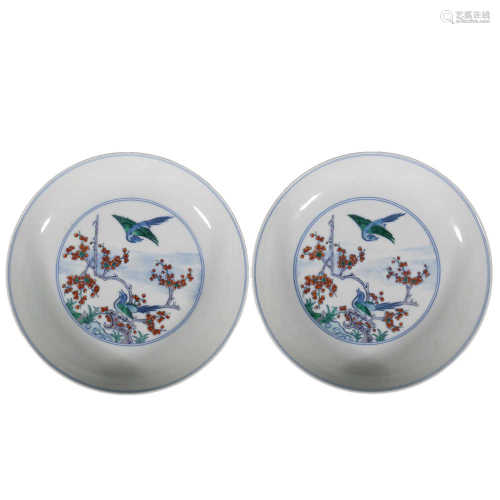 A pair of colorful flower and bird pattern plates in Kangxi ...