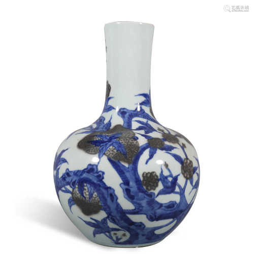 Qing Dynasty Guangxu blue and white glazed red peach vase