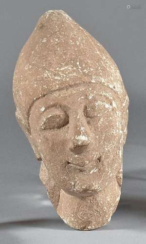 男性头戴一顶尖帽，来自于一尊虚像。塞浦路斯，公元前5世纪。高度：13...