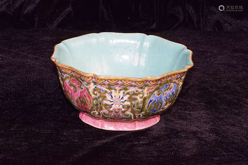 A FAMILLE ROSE PORCELAIN BOWL OF FLOWER FORM