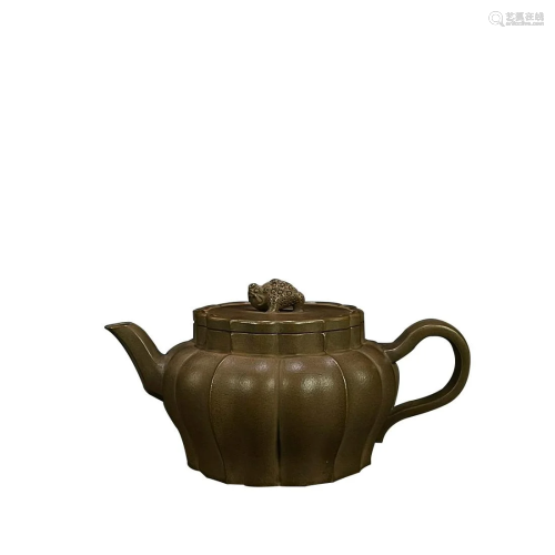 TEAPOT WITH 'SHI PENG' INSCRIBED