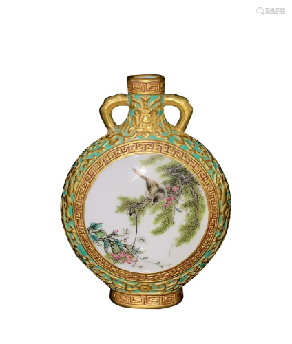 FAMILLE ROSE 'BIRD AND FLORAL' FLAT VASE WITH HANDLES
