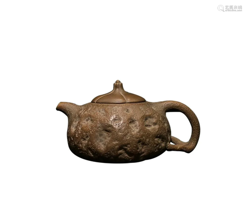 TEAPOT WITH 'GONG CHUN' INSCRIBED