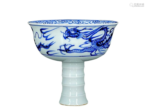 BLUE & WHITE 'DRAGON' HIGH-FOOT CUP