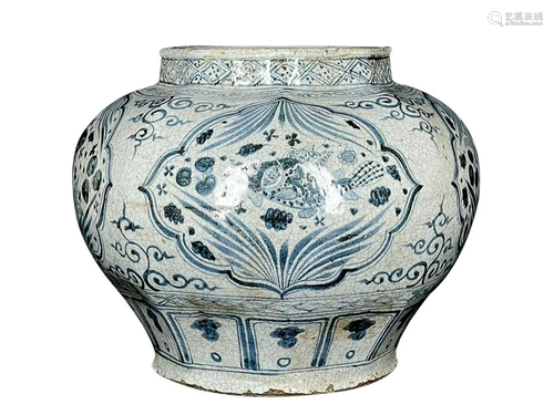 BLUE & WHITE 'FISH AND ALGAE' OCTAGONAL JAR