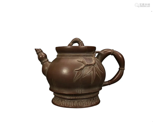 TEAPOT CARVED WITH BAMBOO AND 'PENG WEN ZHONG'