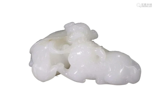HETIAN JADE ORNAMENT OF LIONS PLAYING BALL