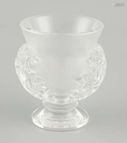 勒内-拉利克（1860-1945）。模制玻璃花瓶。尖端处签名。高度11厘米。