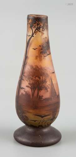 让-西蒙-佩诺（1869-1952）。吹制玻璃小管状花瓶，绘有海上风景的装饰...
