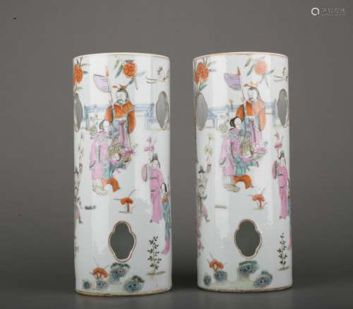 A pair of Wu cai 'figure' vase