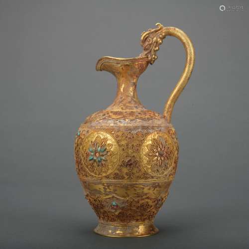 A gold filigre 'flowers' winepot