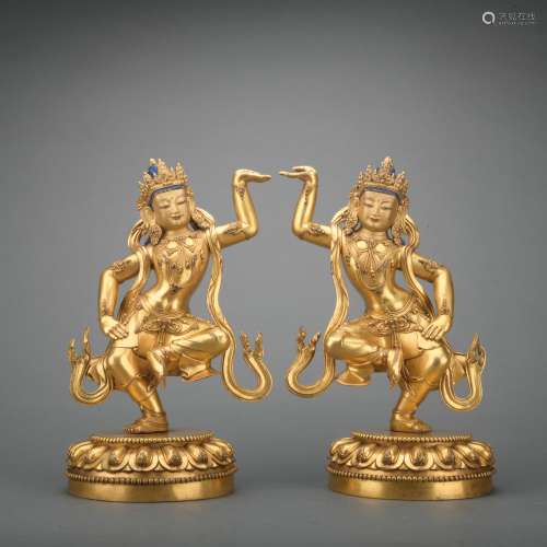 A pair of gilt-bronze statue of Buddhism