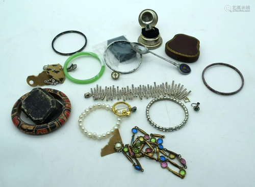 A collection of costume jewellery Qty.