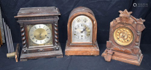 Three mantle clocks 32 x 27cm (2).