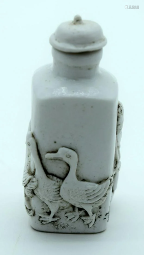 A Chinese Snuff bottle decorated with ducks and