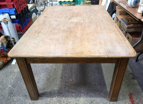 A large oak rectangular dining table 78 x 183 x 118cm.