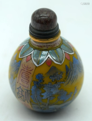 A Chinese snuff bottle decorated with figures in a