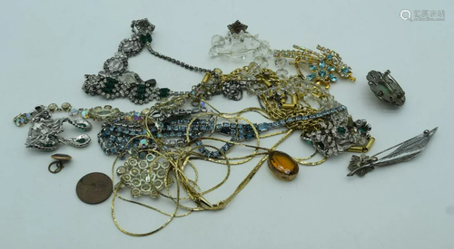 A small collection of costume jewellery (Qty).