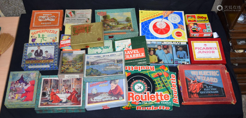 A large quantity of Vintage jigsaw puzzles mostly