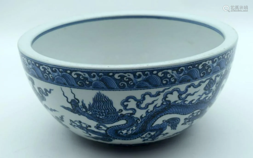 A Chinese blue and white vase decorated with Dragons