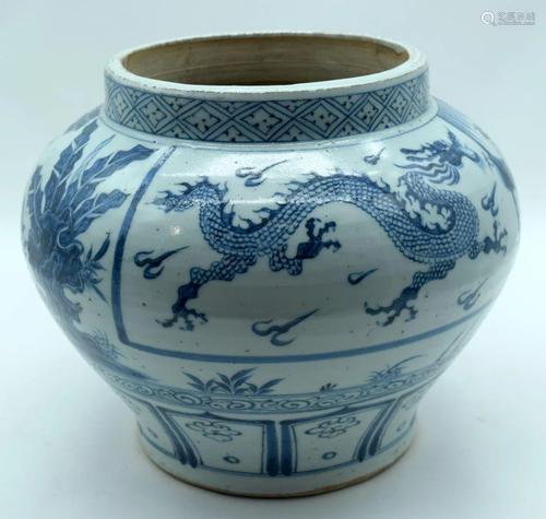 A Chinese blue and white vase decorated with dragons,