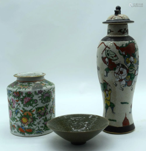 A collection of Chinese items Famille Rose tea pot,