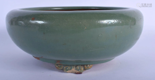 AN EARLY 20TH CENTURY CHINESE GREEN GLAZED CIRCULAR