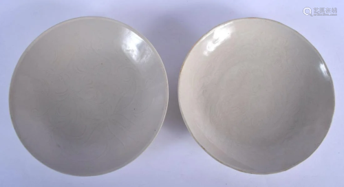 A PAIR OF CHINESE SUNG STYLE CIRCULAR DISHES 20th