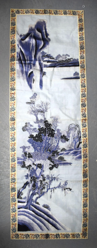 A JAPANESE TAISHO PERIOD LONG SILKWORK PANEL depicting
