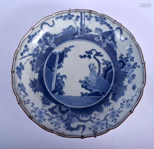 AN 18TH CENTURY JAPANESE EDO PERIOD BLUE AND WHITE