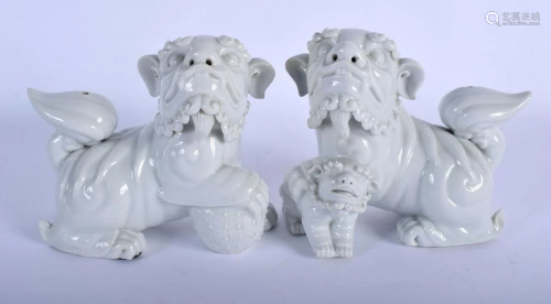 A PAIR OF 19TH CENTURY CHINESE PORCELAIN BUDDHISTIC