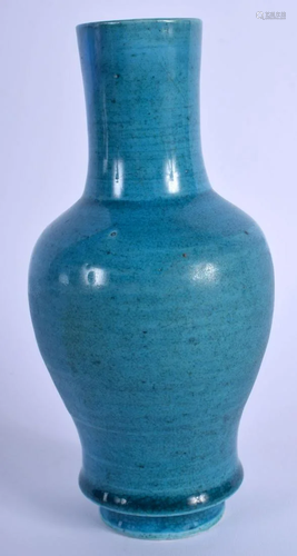 A 17TH/18TH CENTURY CHINESE BLUE GLAZED PORCELAIN …