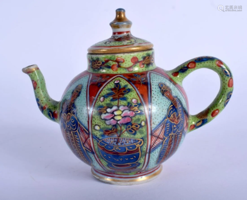 A SMALLER 18TH CENTURY CHINESE EXPORT CLOBBERED TEAPOT