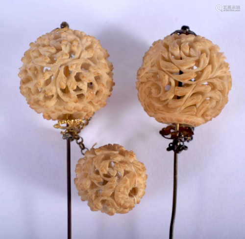 A PAIR OF 19TH CENTURY CHINESE CARVED HORN HAIR PINS