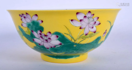 A CHINESE PORCELAIN BOWL 20th Century. 13 cm diameter.