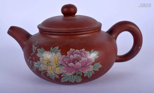 A CHINESE YIXING POTTERY TEAPOT AND COVER 20th Century.