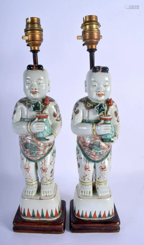 A RARE PAIR OF 18TH CENTURY CHINESE FAMILLE VERTE