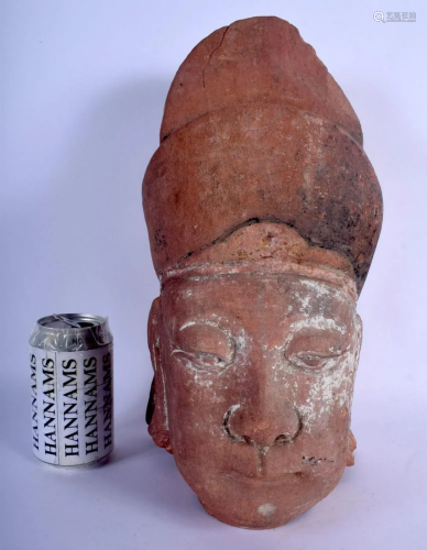 A 17TH/18TH CENTURY CHINESE CARVED RED STONE HEAD…