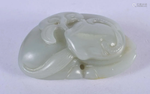 AN EARLY 20TH CENTURY CHINESE CARVED GREEN JADE