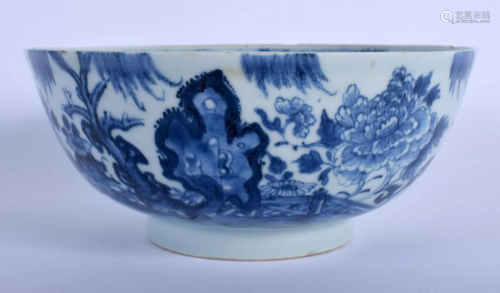 AN 18TH CENTURY CHINESE EXPORT BLUE AND WHITE PORCELAIN