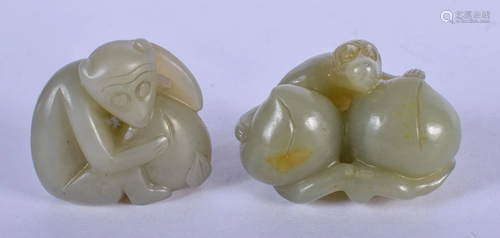 AN EARLY 20TH CENTURY CHINESE CARVED GREEN JADE