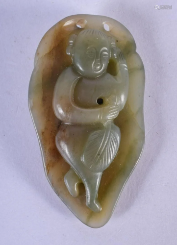 AN EARLY 20TH CENTURY CHINESE CARVED JADE FIGURAL LEAF.
