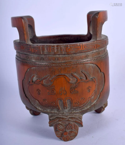 A RARE EARLY 20TH CENTURY CHINESE TWIN HANDLED CARVED