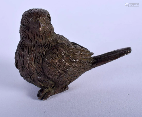 A JAPANESE BRONZE BIRD OKIMONO. 5 cm x 3 cm.