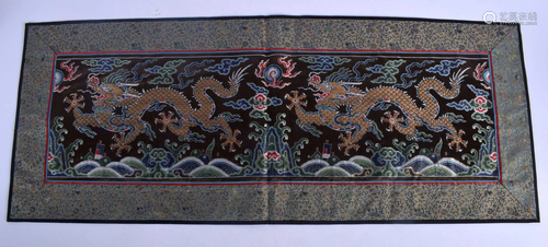 A FINE 17TH/18TH CENTURY CHINESE BROCADE SILKWORK