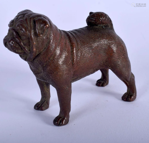 A CHINESE BRONZE FIGURE OF A PUG DOG 20th Century. 5 cm