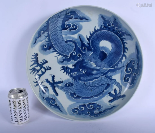 A LARGE CHINESE BLUE AND WHITE PORCELAIN CHARGER 20th