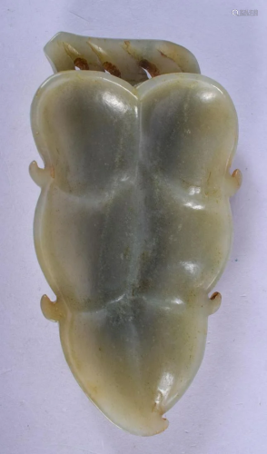 AN EARLY 20TH CENTURY CHINESE CARVED GREEN JADE BRUSH