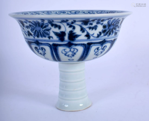 A CHINESE BLUE AND WHITE PORCELAIN STEM CUP 20th