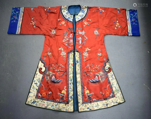 AN EARLY 20TH CENTURY CHINESE RED SILKWORK EMBROIDE…